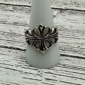 Stylish Silver Women's Ring with Intricate Design